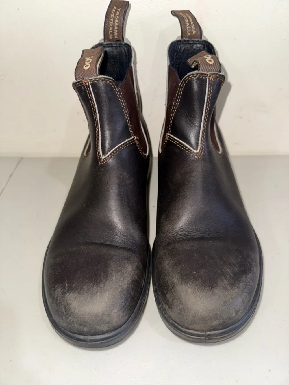 Blundstone Brown Chelsea Pull-On Boots with Tan Panels
